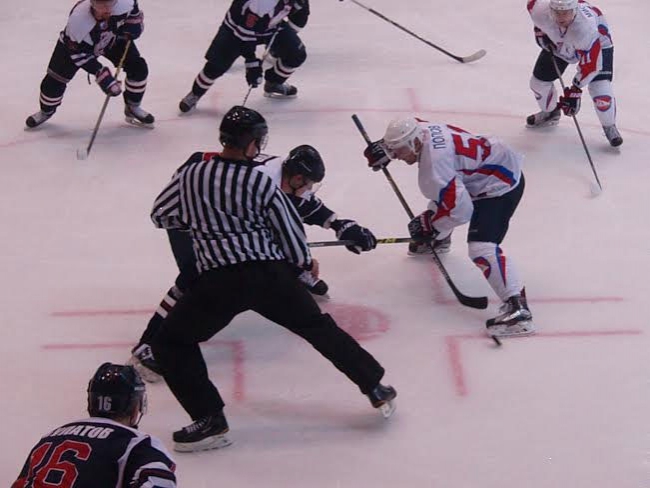 «Кристалл» ушел с последнего места в чемпионате ВХЛ