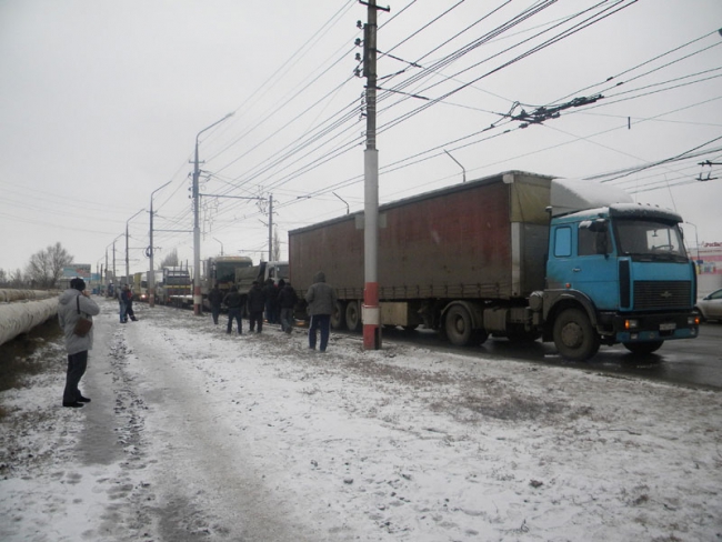 Протестующих дальнобойщиков увезли в отдел полиции