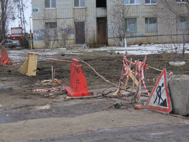 На Лунной не устраняют угрозу обрушения подпорной стены