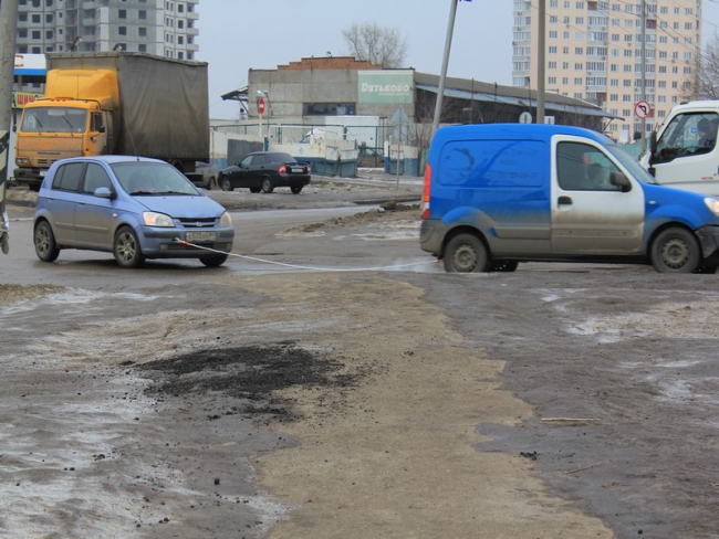 На Лунной не устраняют угрозу обрушения подпорной стены