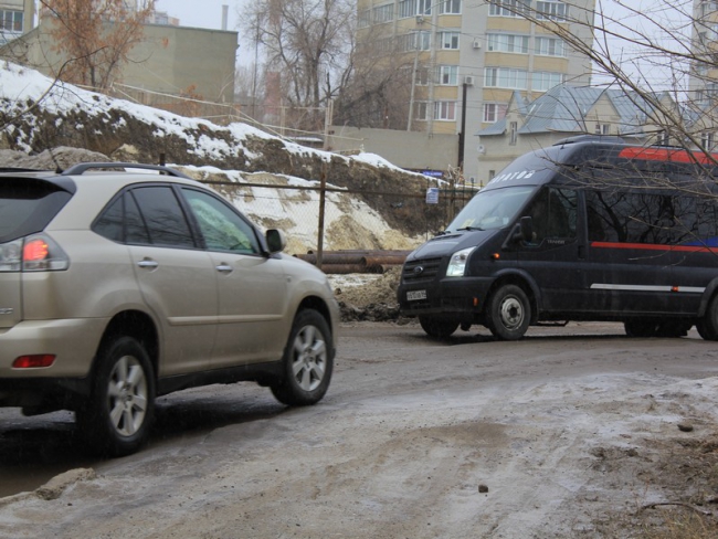 На Лунной не устраняют угрозу обрушения подпорной стены