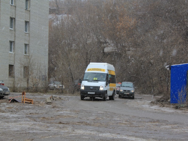 На Лунной не устраняют угрозу обрушения подпорной стены