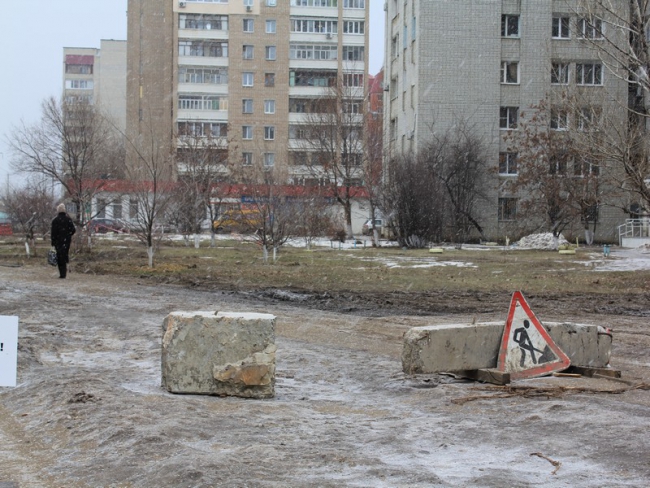 На Лунной не устраняют угрозу обрушения подпорной стены