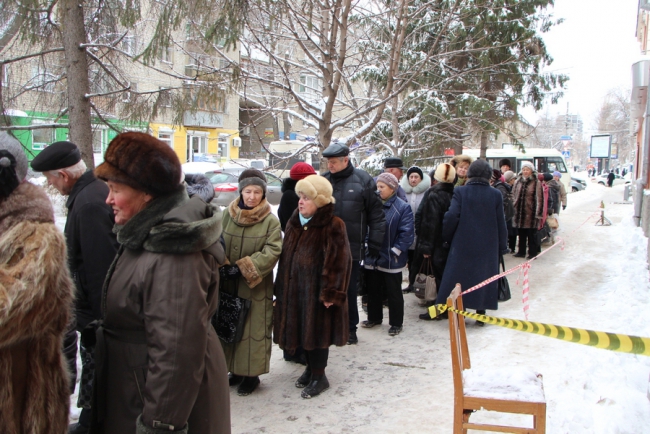 В Саратове выстроились очереди за льготными проездными
