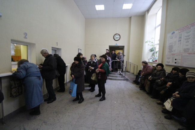 В Саратове выстроились очереди за льготными проездными