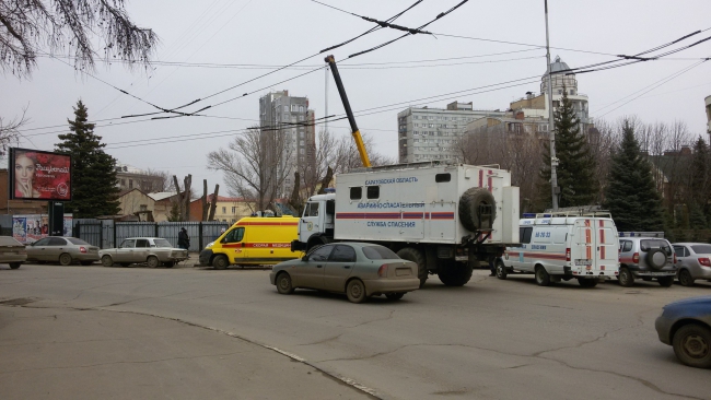 Очевидец: В центре Саратова упал строительный кран