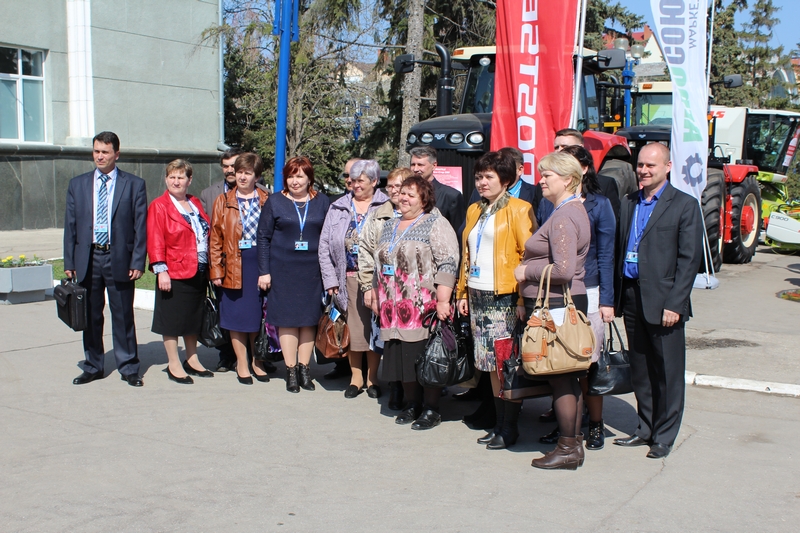 Дмитрия Медведева позвали в Хвалынский район за яблоками