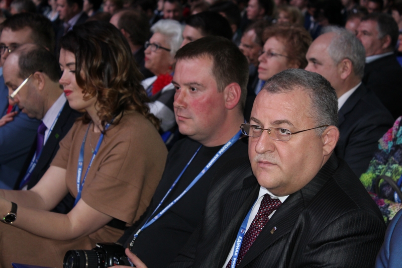 Дмитрия Медведева позвали в Хвалынский район за яблоками