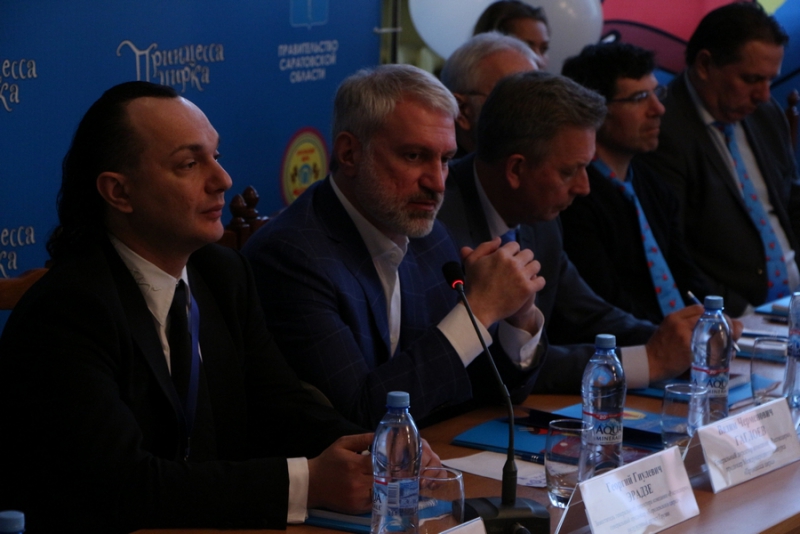 В Саратове «Принцессе цирка» подарят корону с 3000 кристаллов Сваровски