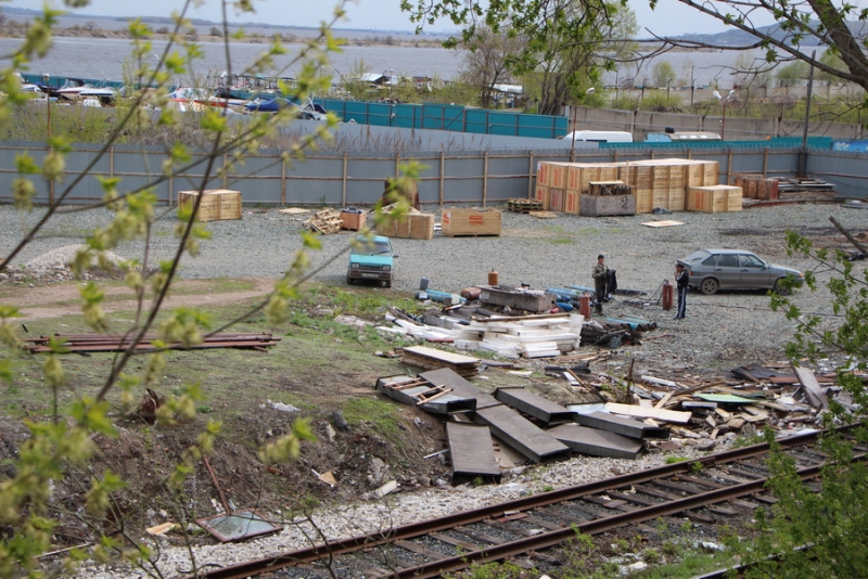 Пилипенко пообещал убрать свалки у железнодорожных путей