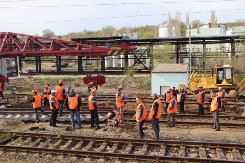 Пилипенко пообещал убрать свалки у железнодорожных путей