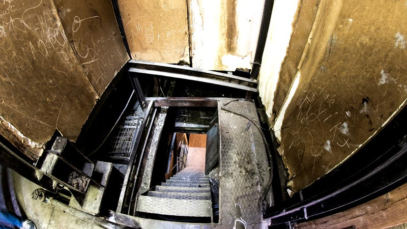 Блогер показал невидимую зрителям часть ЛДС «Кристалл»