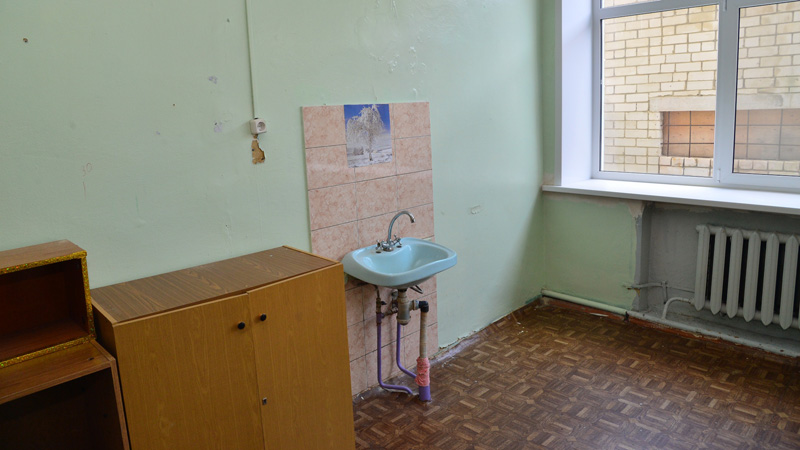 Губернатор строго посмотрел и отчитал своего провинившегося министра