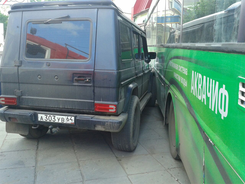 На Московской автобус врезался в дом. Есть пострадавшие