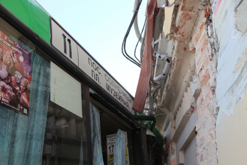 На Московской автобус врезался в дом. Есть пострадавшие