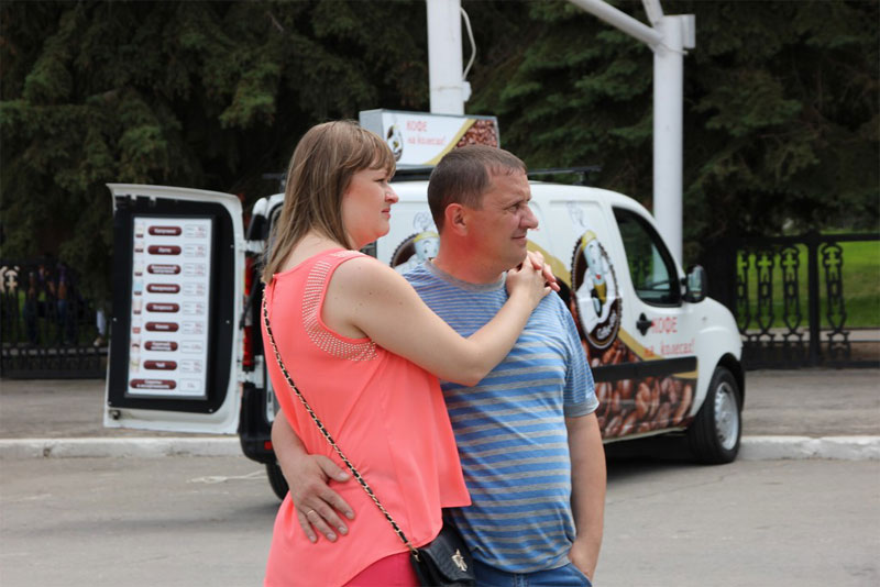 В Саратове из автомобилей сложили признание в любви к России