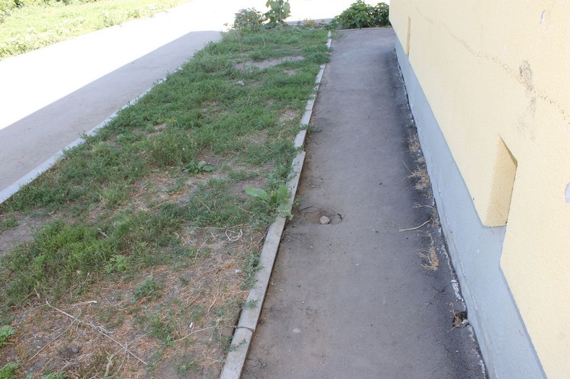 Дома переселенцев из аварийного жилья не подключили к канализации