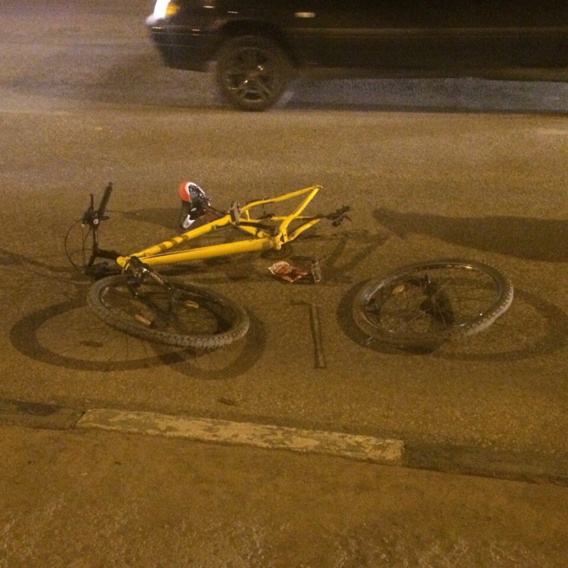 Автомобиль сбил двух велосипедистов. Девочка погибла