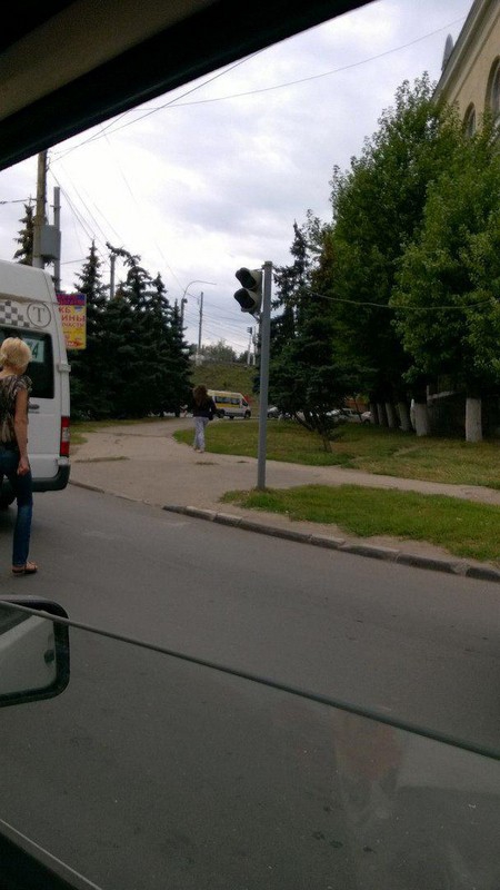 В Ленинском районе наблюдается пробка из-за неработающих светофоров