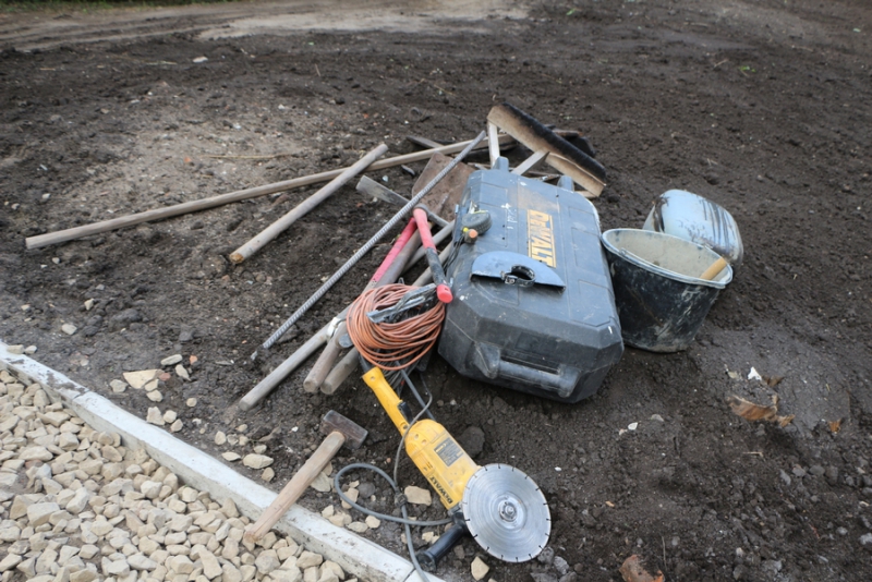 Володин потребовал улучшить качество ремонта дворов