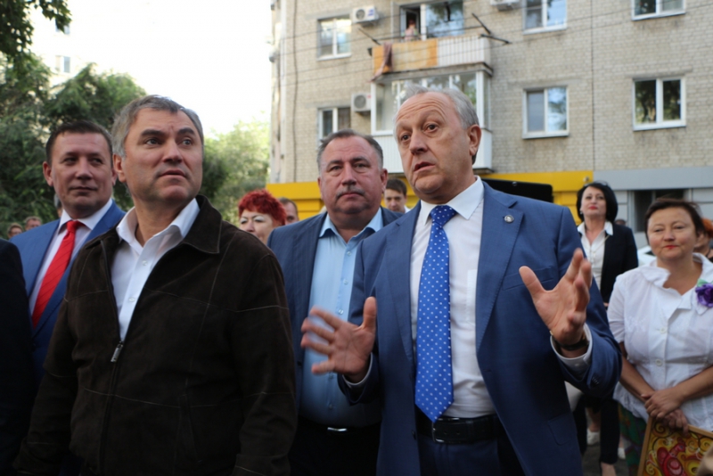 Володин потребовал улучшить качество ремонта дворов