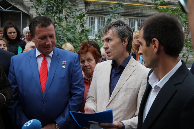 Володин потребовал улучшить качество ремонта дворов