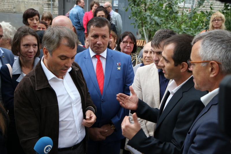 Володин потребовал улучшить качество ремонта дворов