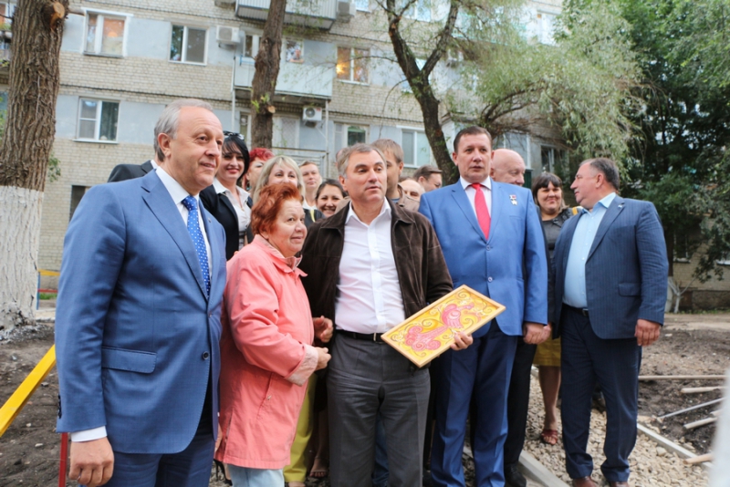 Володин потребовал улучшить качество ремонта дворов