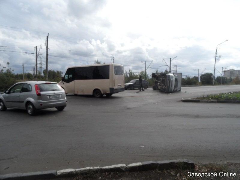 В Заводском районе «ГАЗель» перевернулась после ДТП