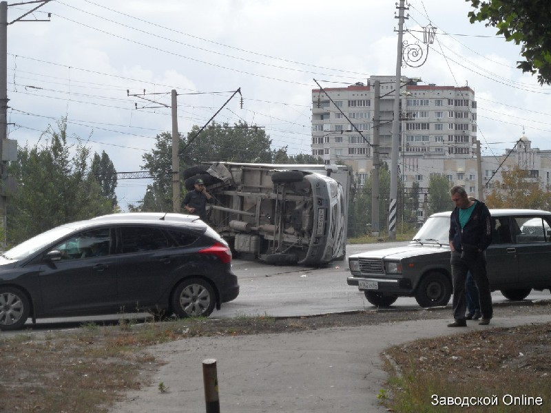 В Заводском районе «ГАЗель» перевернулась после ДТП