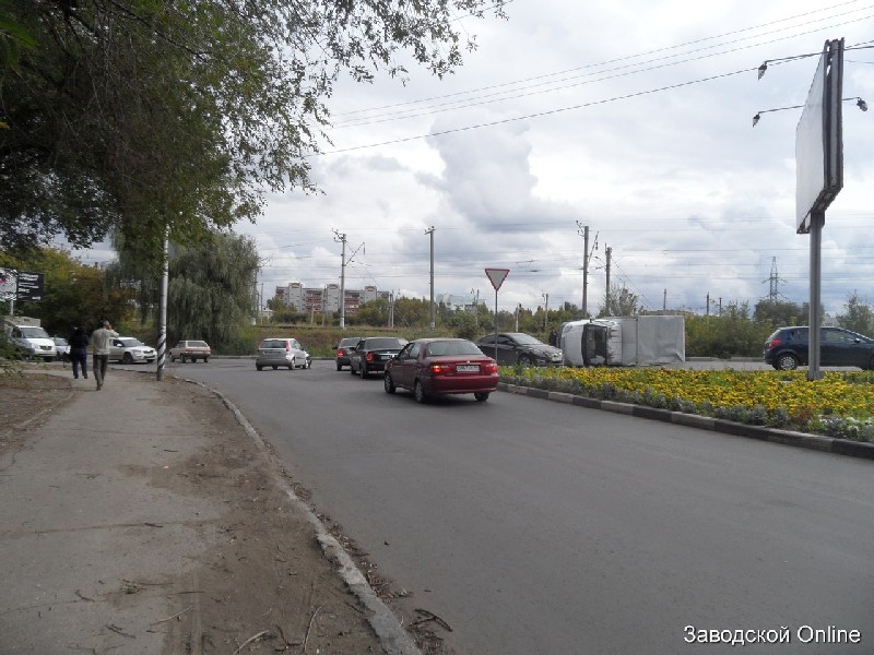 В Заводском районе «ГАЗель» перевернулась после ДТП