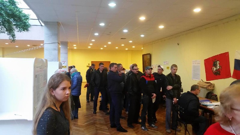 Рашкин обнаружил в Москве подозрительную машину из Саратова