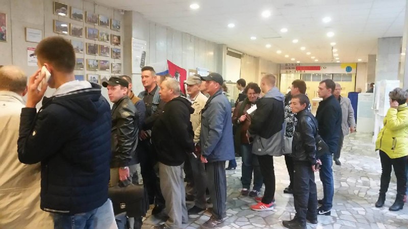 Рашкин обнаружил в Москве подозрительную машину из Саратова