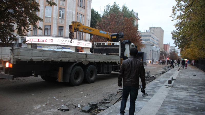 Общественники не поняли, как на забетонированной Волжской чинить коммуникации