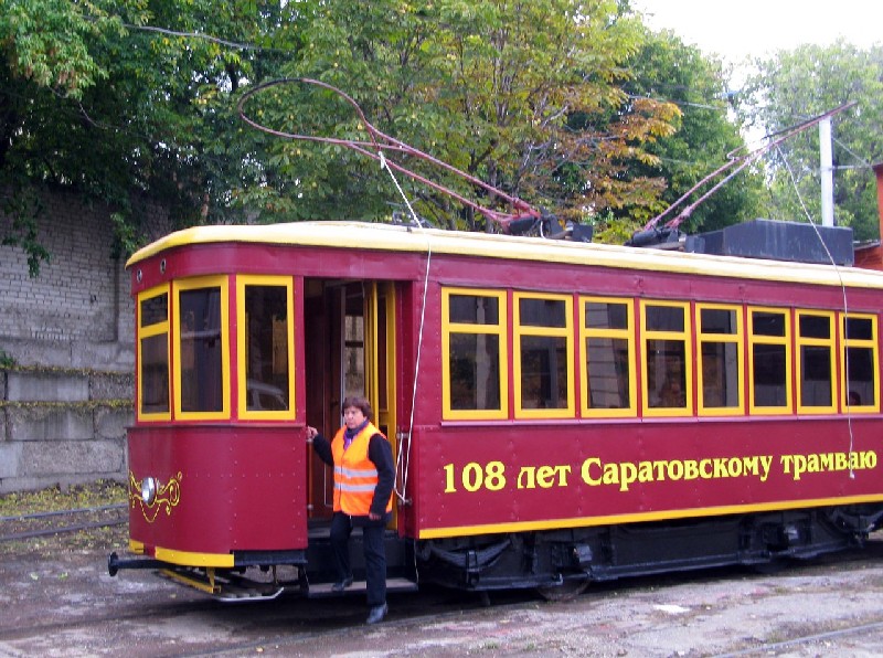 В Саратове к 108-летию трамвая вышел на маршрут старинный вагон