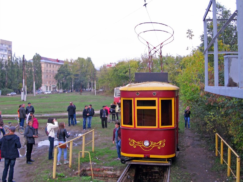 В Саратове к 108-летию трамвая вышел на маршрут старинный вагон