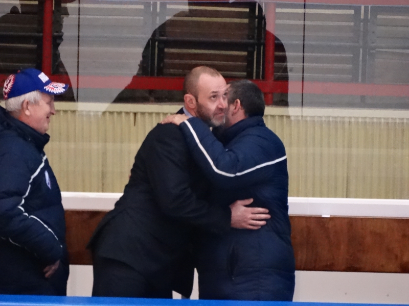 Главный тренер «Кристалл-Юниора» ездит к семье в Китай