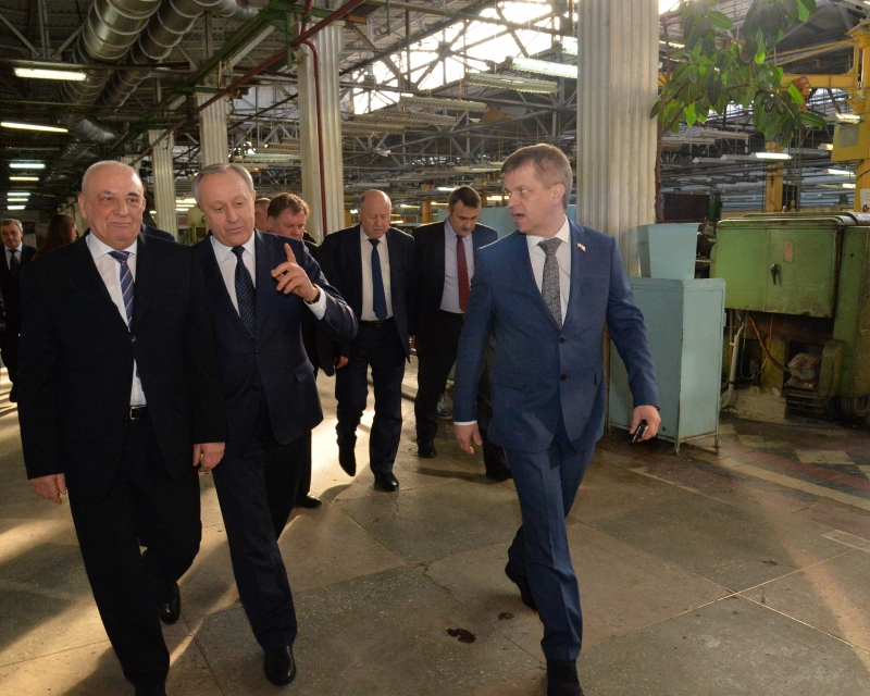 Губернатор предложил еще одному заводу производить iPhone