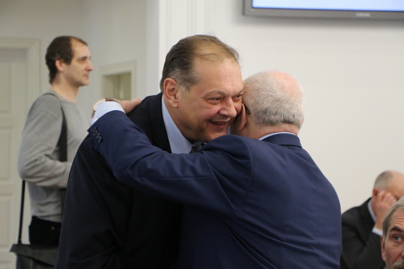 Губернатор и бывший министр вступили в спор по инфраструктурным проектам