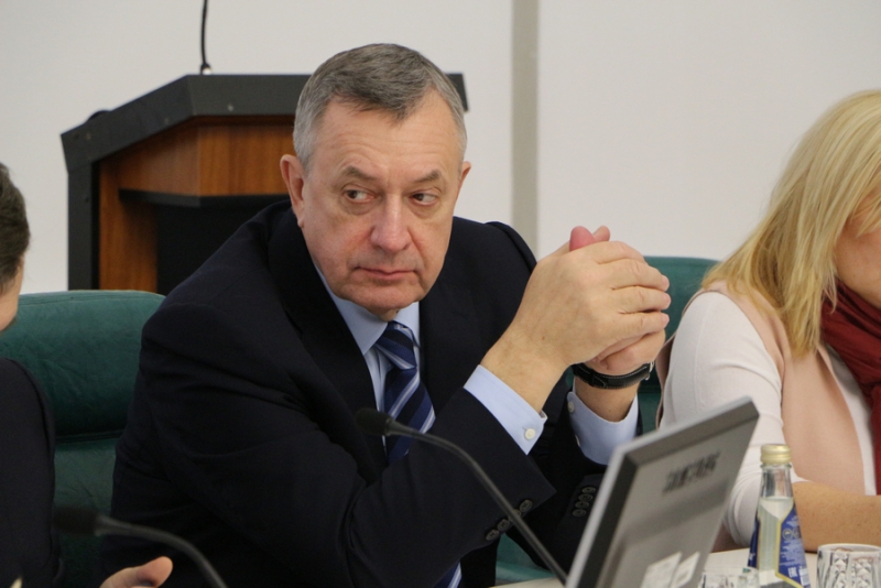 Губернатор и бывший министр вступили в спор по инфраструктурным проектам