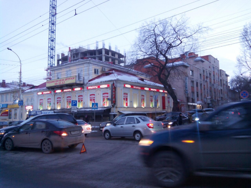 На Московской столкнулись «Мерседес» и «Хендай»