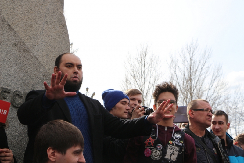 Несанкционированный митинг сторонников Навального в Саратове превратился в «прогулку»