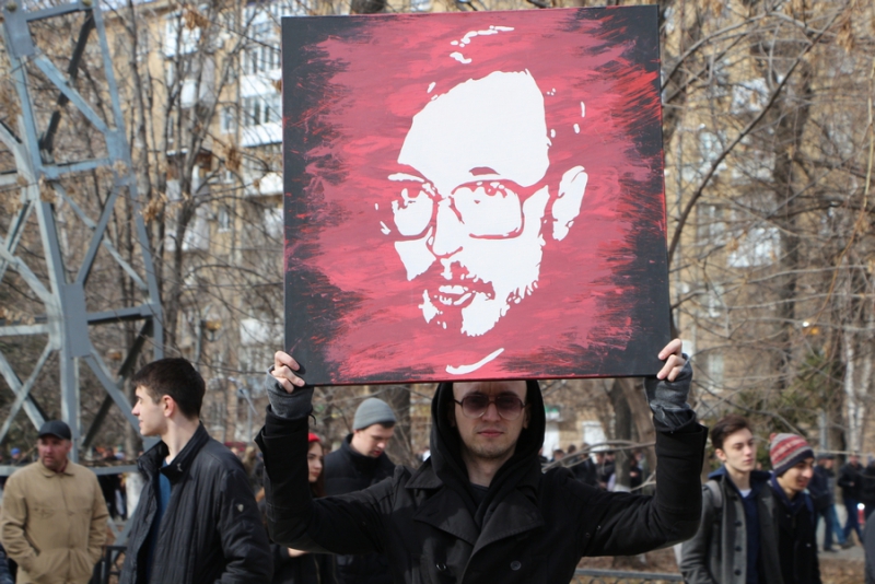 Несанкционированный митинг сторонников Навального в Саратове превратился в «прогулку»