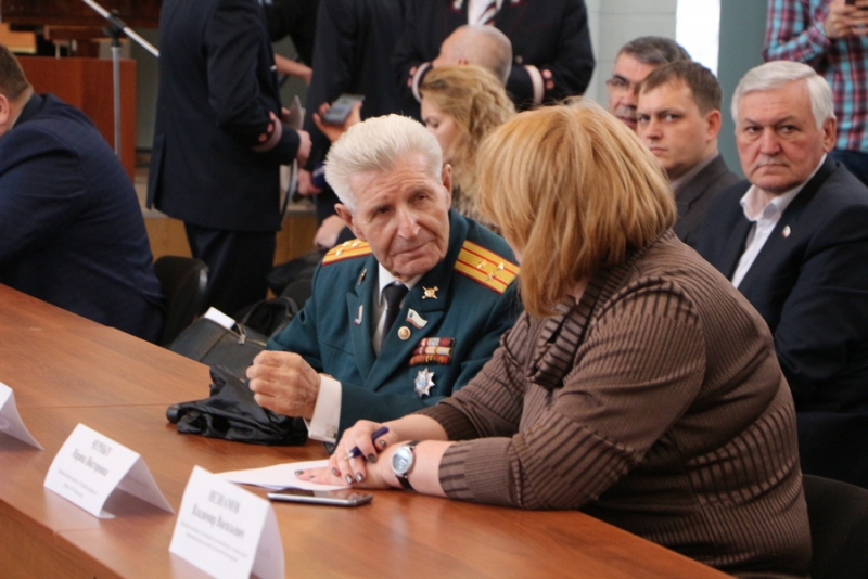 Памятник Дзержинскому у вокзала предложили заменить на монумент основателям Саратова