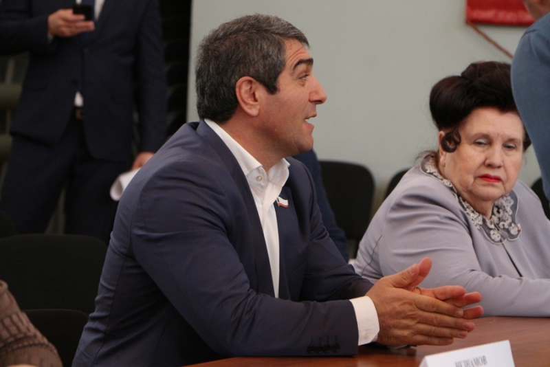 Памятник Дзержинскому у вокзала предложили заменить на монумент основателям Саратова