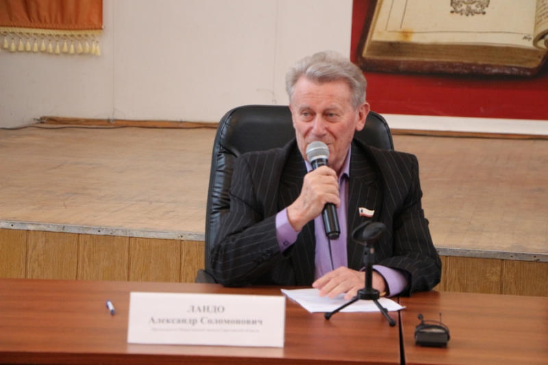 Памятник Дзержинскому у вокзала предложили заменить на монумент основателям Саратова