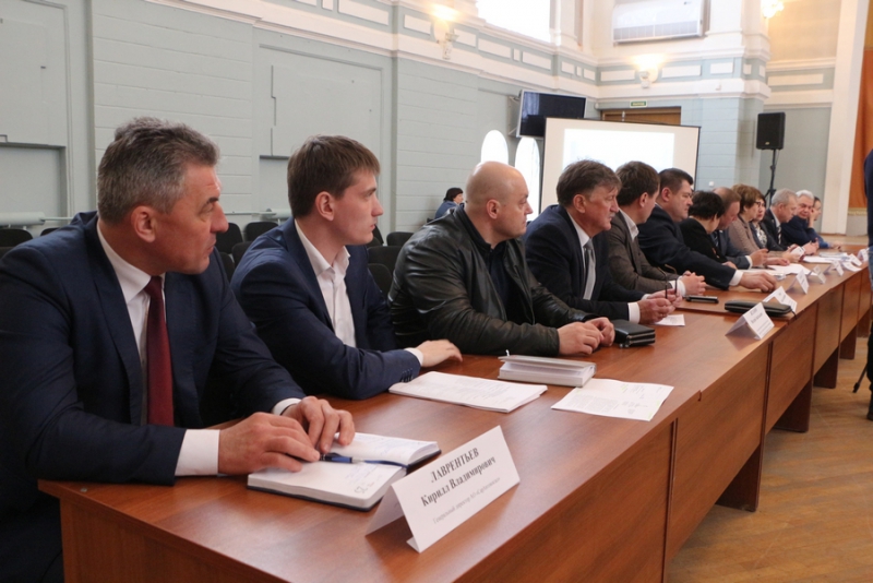 Памятник Дзержинскому у вокзала предложили заменить на монумент основателям Саратова