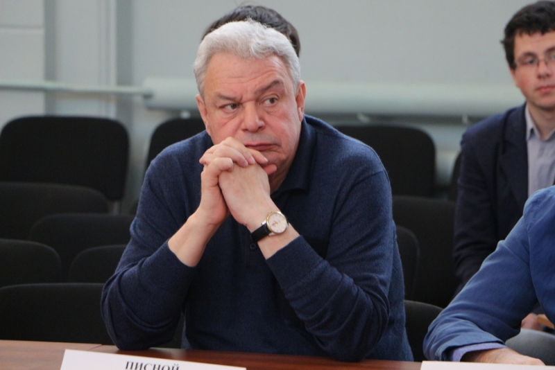 Памятник Дзержинскому у вокзала предложили заменить на монумент основателям Саратова