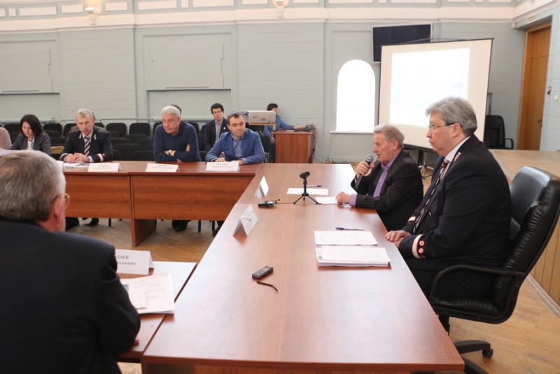 Памятник Дзержинскому у вокзала предложили заменить на монумент основателям Саратова