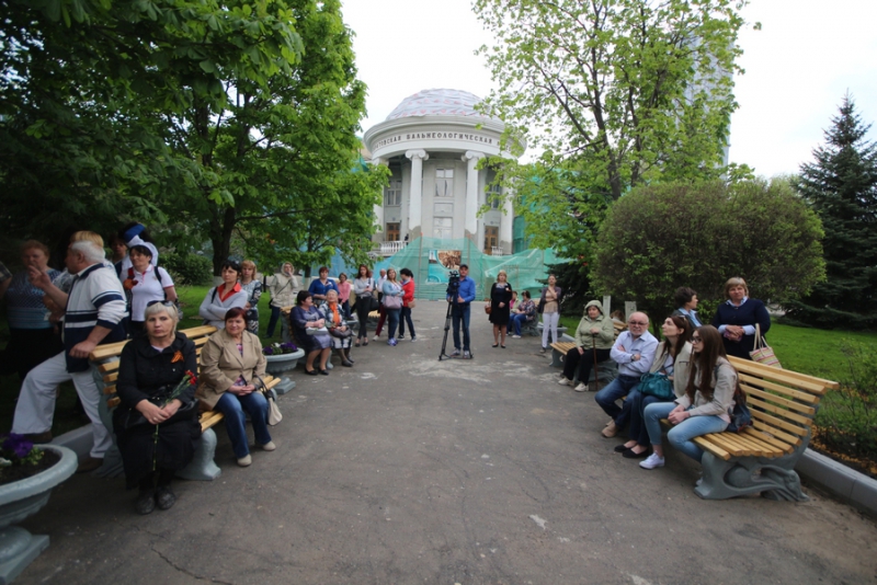 Министр и зампред саратовского правительства станцевали вальс с ветеранами